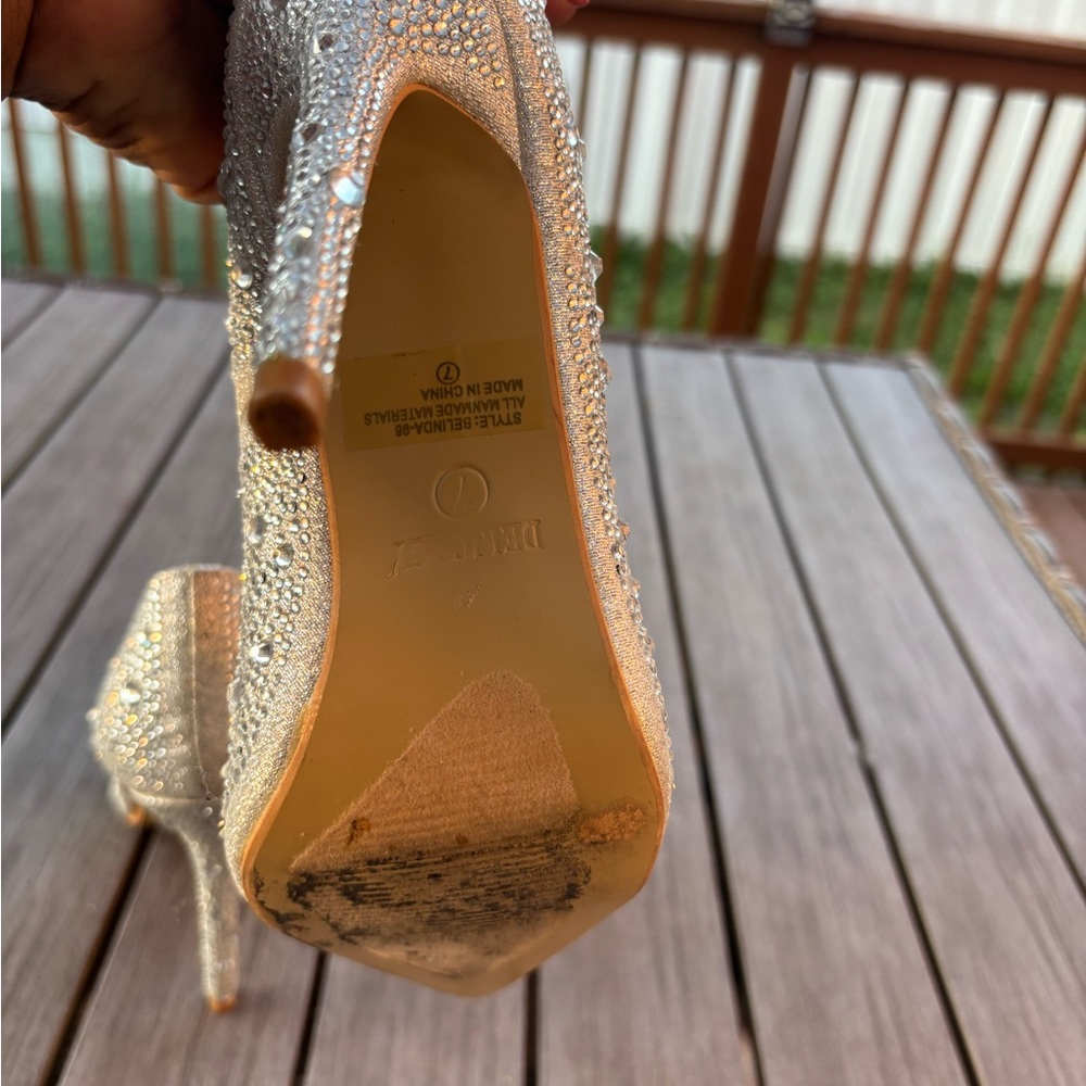 Akira Gold strap around the ankle heels. - Picture 5 of 5